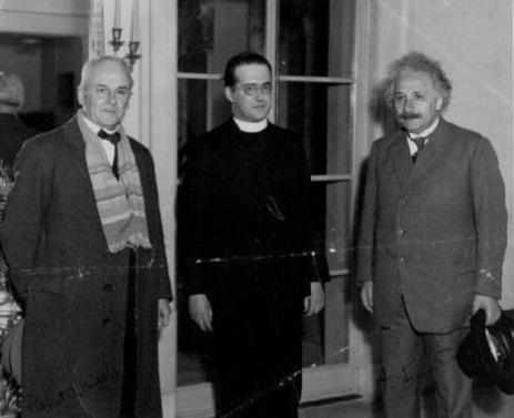 Lemaitre con einstein y milikan.jpg