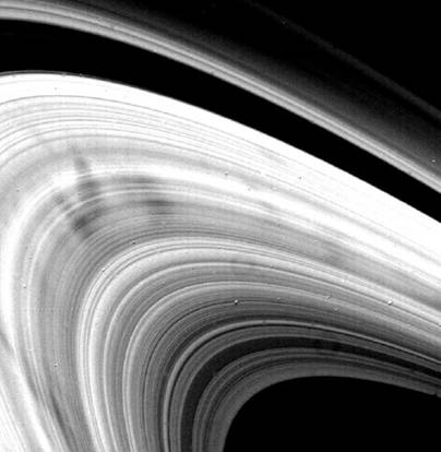 Saturno_sombras_voyager2-03 agosto 1981.jpg